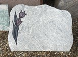 Nr. 93 - Viskin hvid m. tulipaner. Mål: 80 x 55 cm. Pris: 8000,- inkl. moms.